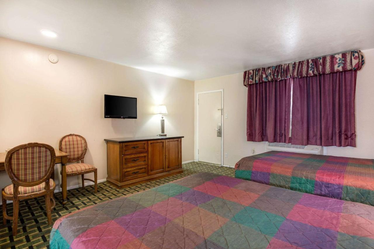 Rodeway Inn & Suites Raton Zewnętrze zdjęcie