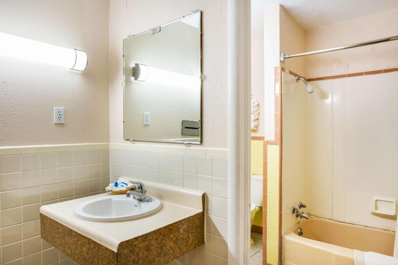 Rodeway Inn & Suites Raton Zewnętrze zdjęcie