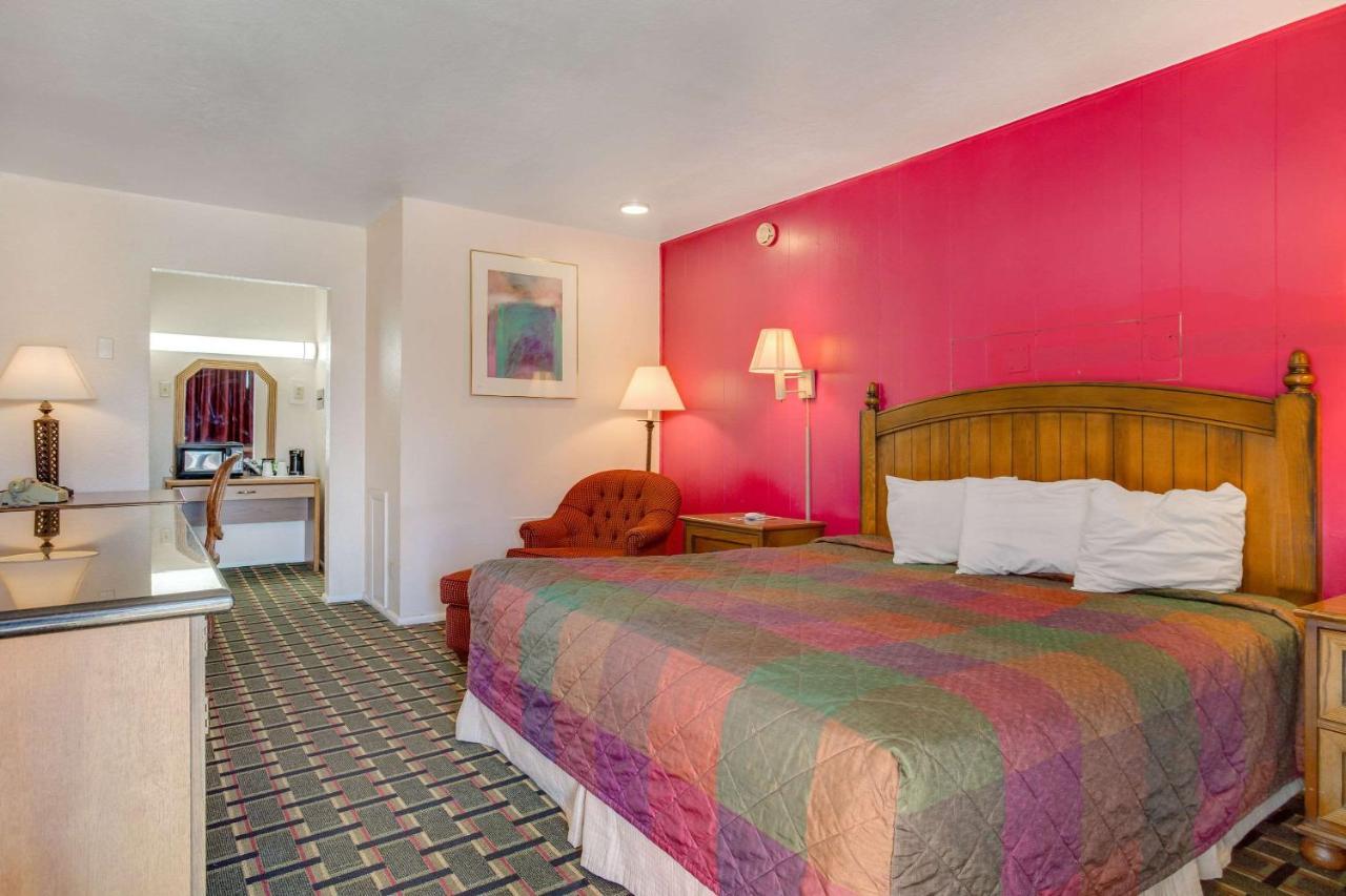 Rodeway Inn & Suites Raton Zewnętrze zdjęcie