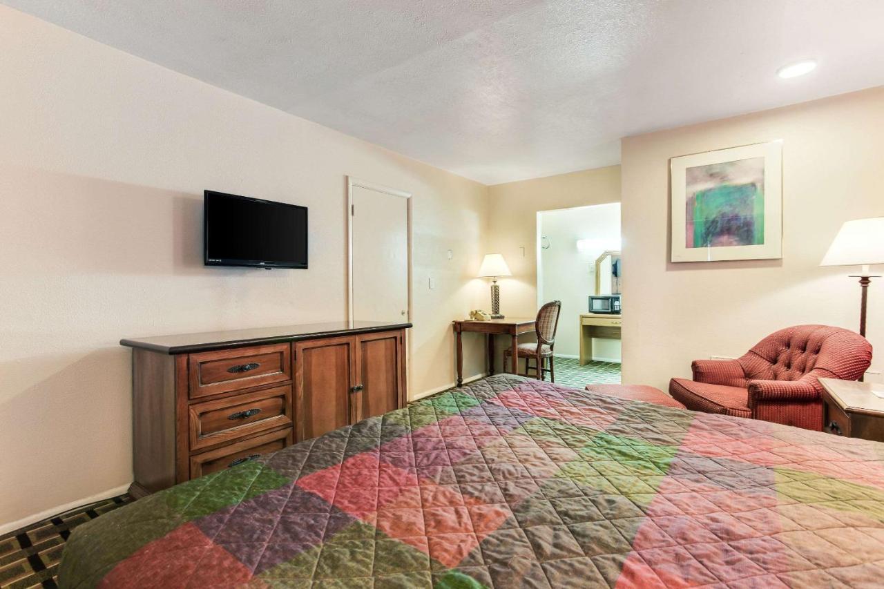 Rodeway Inn & Suites Raton Zewnętrze zdjęcie